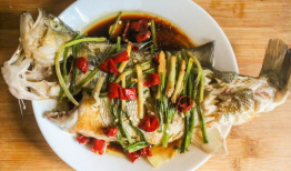 清蒸鱼做法视频,简单美味，一招掌握的烹饪秘诀